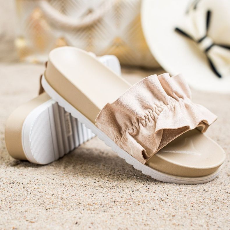 SHELOVET Beige Hausschuhe auf der Plattform 1