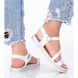 Peaches silber glänzende Damensandalen weiß 1