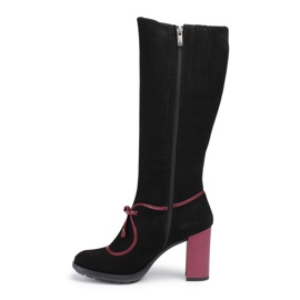 Marco Shoes Schwarze Wildlederstiefel mit lila Absatz und lila Einsätzen 1