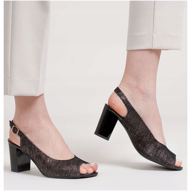 Marco Shoes Marco schwarze Sandalen mit Metallic-Muster 1