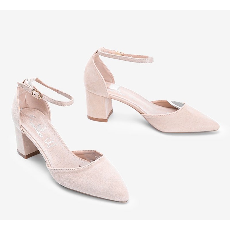 Beige Pumps auf einem niedrigen Gemma-Pfosten 1