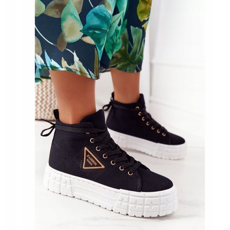 Hohe Sneakers für Damen auf einer schwarzen Manhattan-Plattform 1