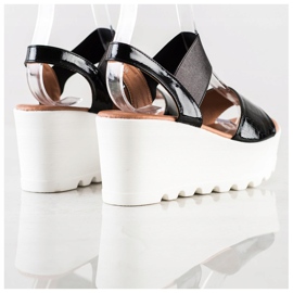 Weide Leichte Sandalen auf einem weißen Keil schwarz 1