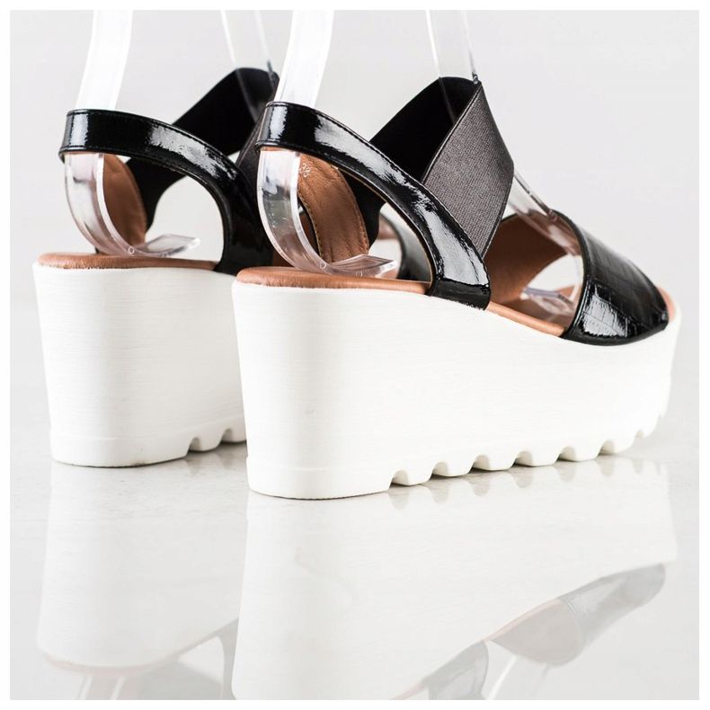 Weide Leichte Sandalen auf einem weißen Keil schwarz 1