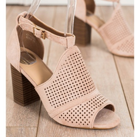 SHELOVET Aufgebaute durchbrochene Sandalen beige 1