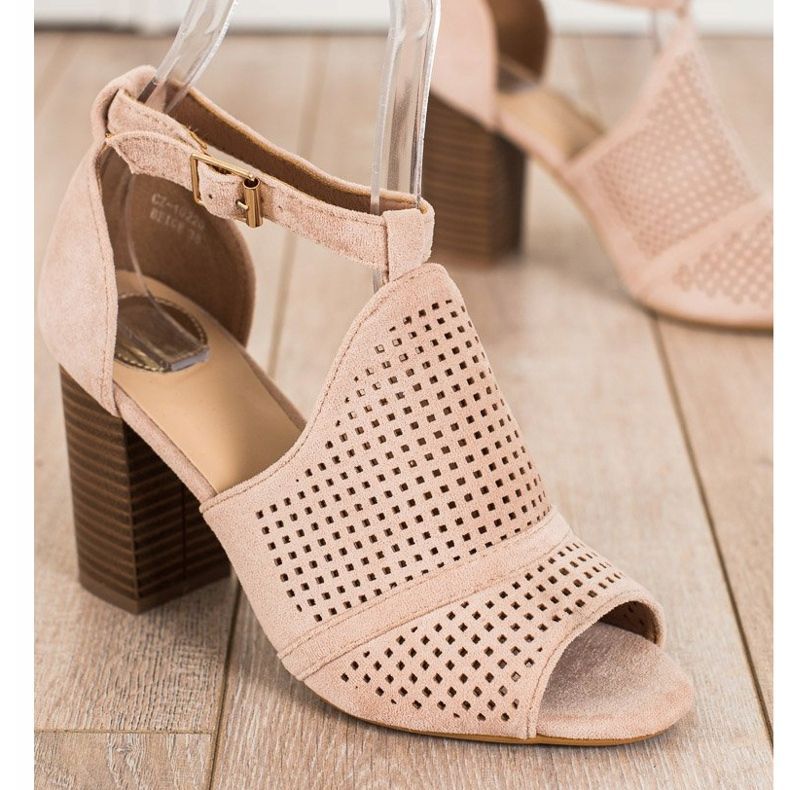 SHELOVET Aufgebaute durchbrochene Sandalen beige 1