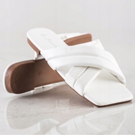 Mannika Bequeme Hausschuhe aus Öko-Leder weiß 1