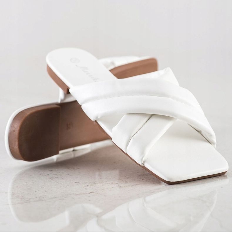 Mannika Bequeme Hausschuhe aus Öko-Leder weiß 1