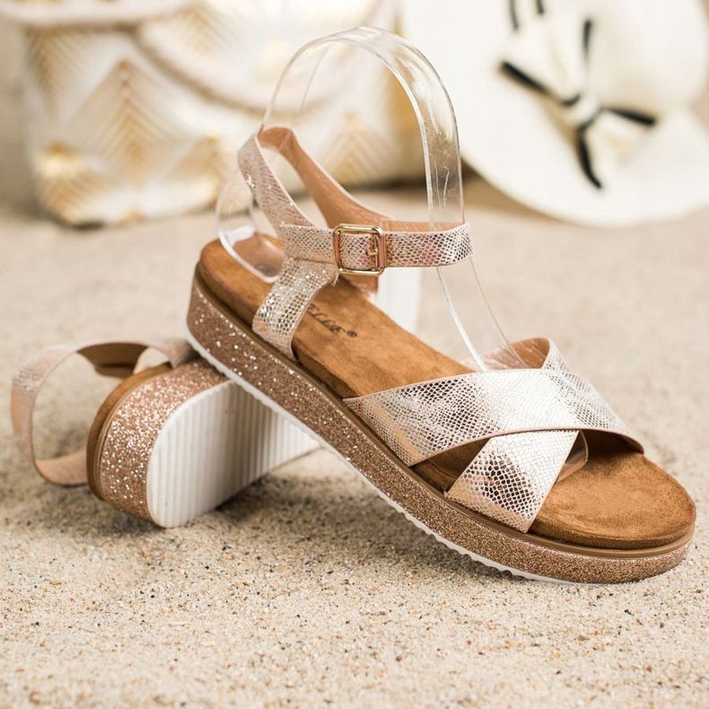 Bestelle Sandalen auf der Glitzerplattform golden 1