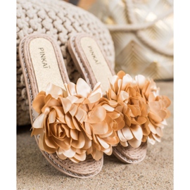 SHELOVET Beige Hausschuhe mit Blume 1