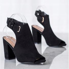 Bestelle Geschlossene Sandalen mit Schnalle schwarz 1