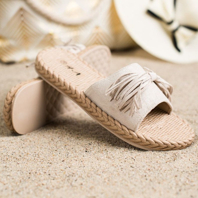 SHELOVET Hausschuhe mit Fransen beige 1