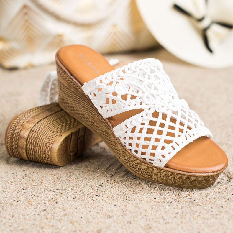 Laura Mode Durchbrochene Keilpantoffeln weiß 1