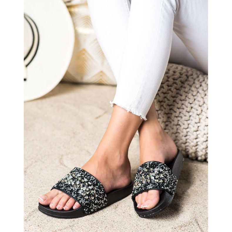 SHELOVET Hausschuhe mit Ornamenten schwarz 1