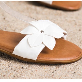 Diamantique Weiße Sandalen mit Blume 2