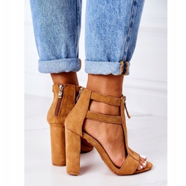 PS1 Wildledersandalen auf einer Camel Folly Bar braun 2