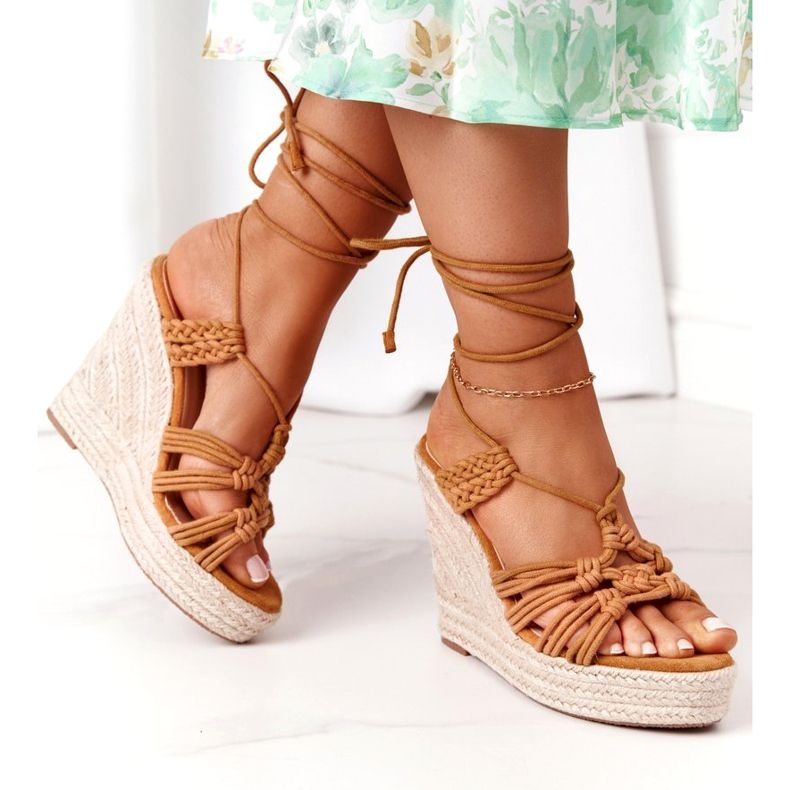 Gebundene Sandalen für Frauenkeil mit einem Kamelgeflecht braun 3