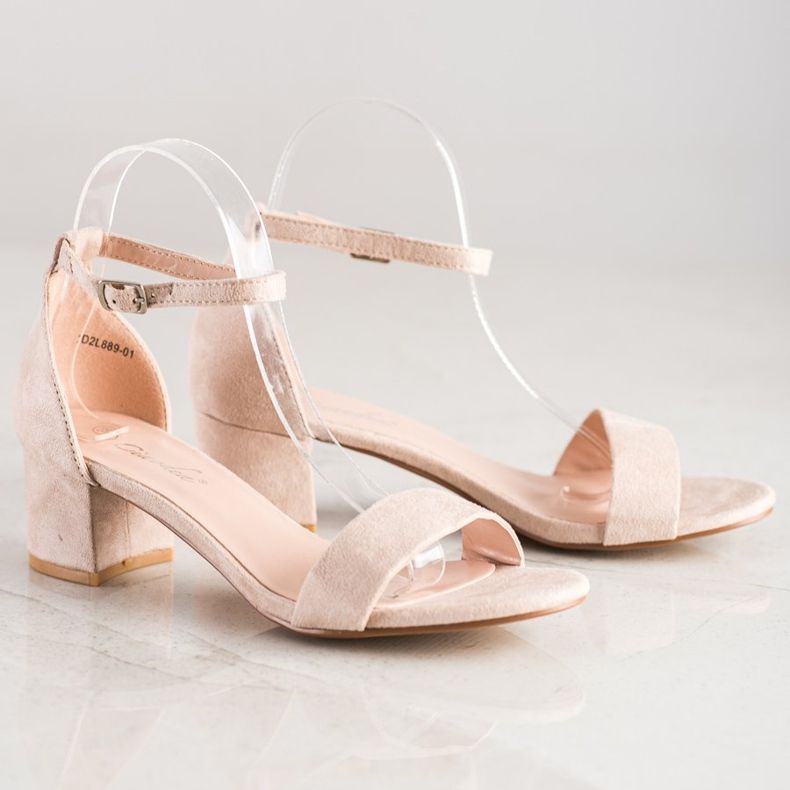 SHELOVET Sandalen auf einer niedrigen Stange beige 1