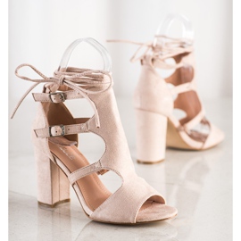 Bestelle Geschlossene Sandalen mit Bindung beige 1