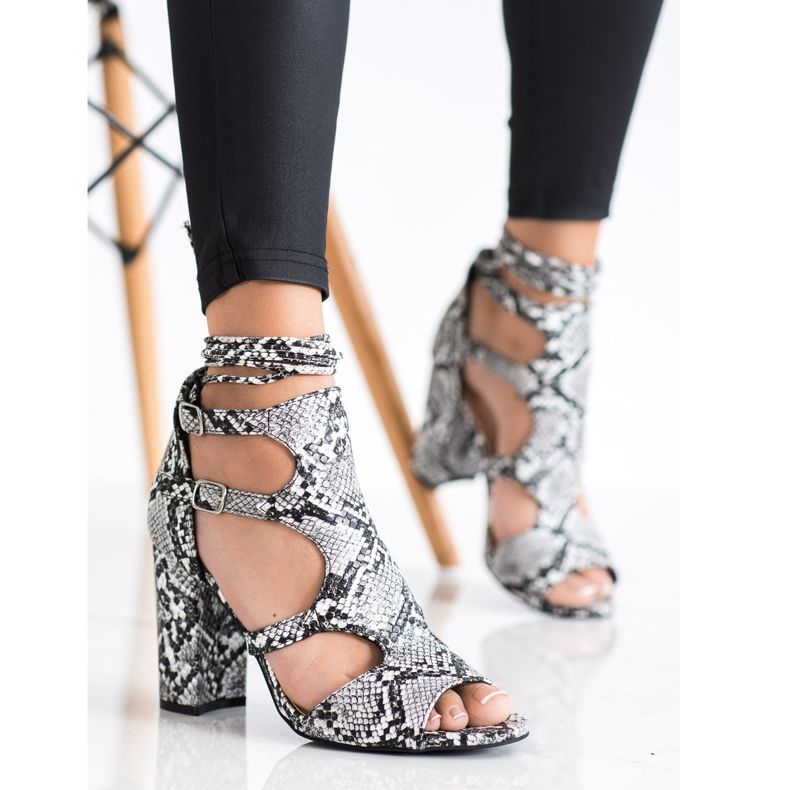 Bestelle Geschlossene Sandalen mit Bindung schwarz 2