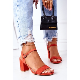 PS1 Vanessa Sandalen aus Wildleder Orange auf einer Bar 2