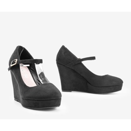 Schwarze Pumps am Prisca Wedge 1