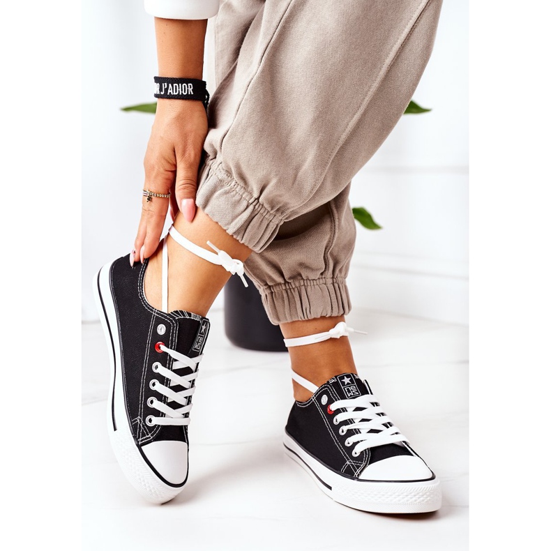 NEWS Klassische schwarze Damen-Sneaker mit weißer Ecoma-Sohle 1