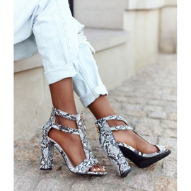 PS1 Schwarze Sandalen an einer Stange mit Schlangenmuster Folly grau 2