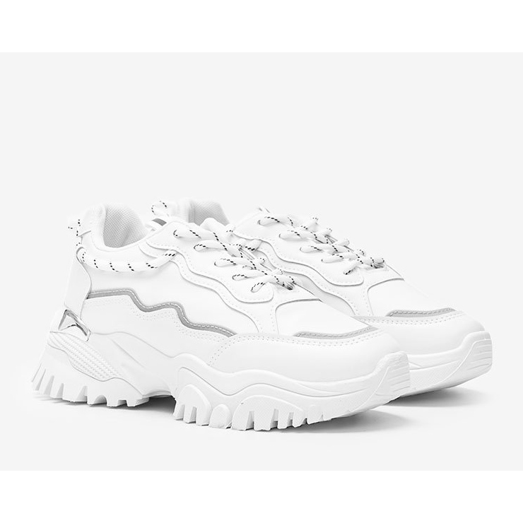 Weiße Sneaker auf dicker Desiare-Sohle 1