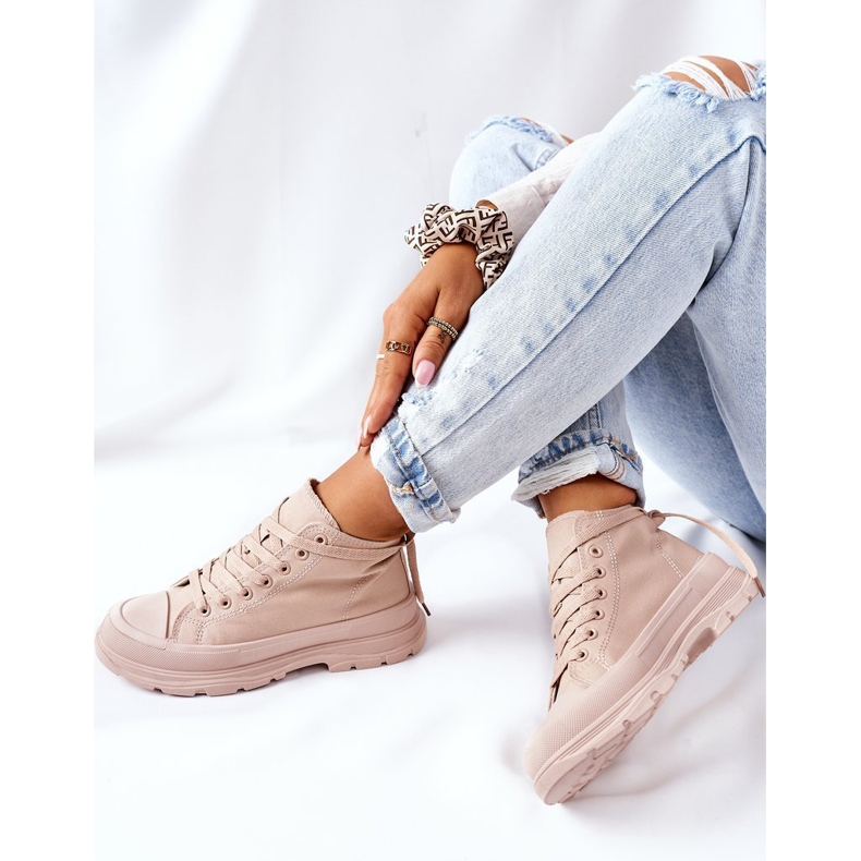FJ1 Hohe Sneakers Beige Trissy auf einer großen Sohle 1