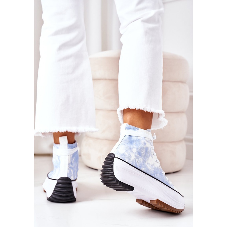 FJ1 Blaue Sneakers auf der Plattform mit dem Tie-Dye Electric Love Effect weiß 2