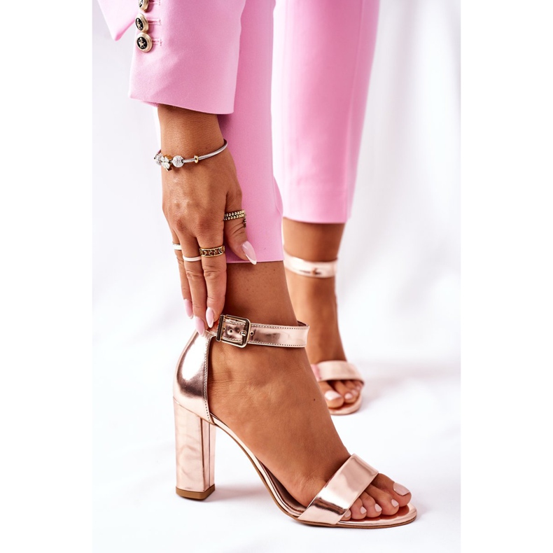 Klassische Ledersandalen On A Bar Laura Messi 1760 Champagner rosa 1