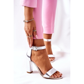 Klassische Ledersandalen auf einer Bar Laura Messi 1760 Silber silber- 2