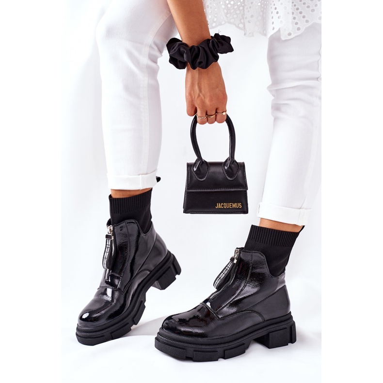 Hohe Stiefel auf der massiven schwarzen Chicago-Plattform 2