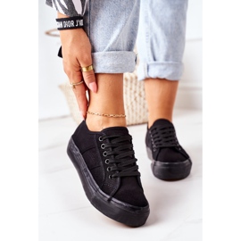 PW1 Sneakers für Damen auf dem schwarzen Skateboard 2