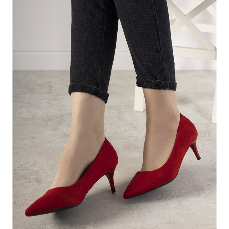 Rote Pumps auf niedrigem Absatz von Ferri 1