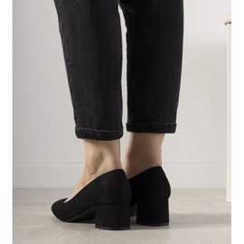 Schwarze Pumps auf dem Always Post 2