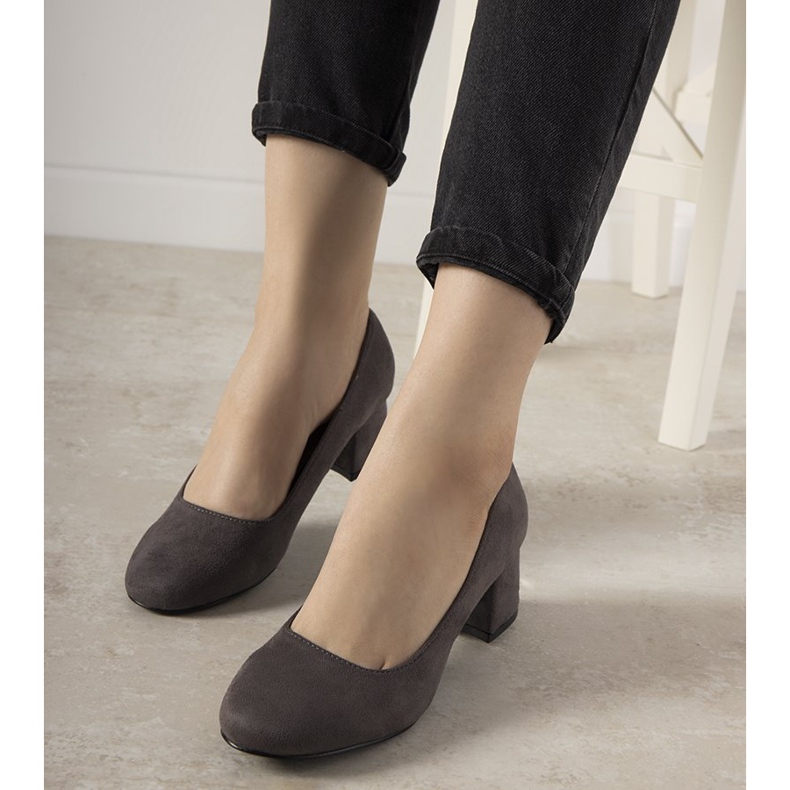 Graue Pumps auf dem Always Post 1