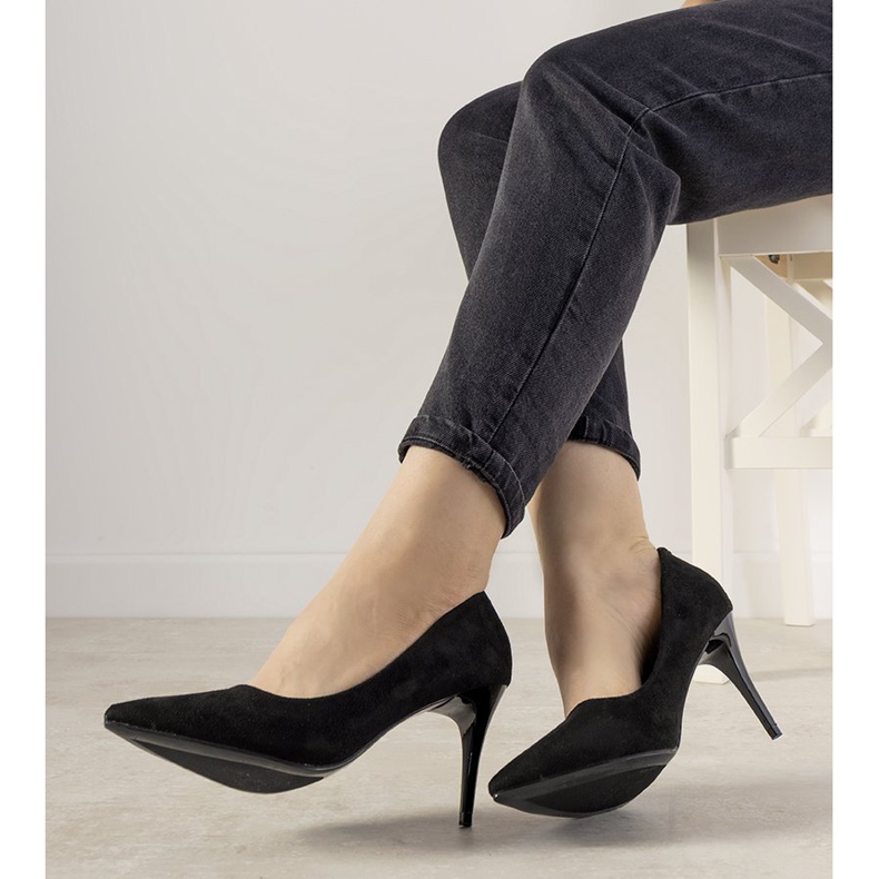 Schwarze Pumps auf einem Campbell Low Heel 1
