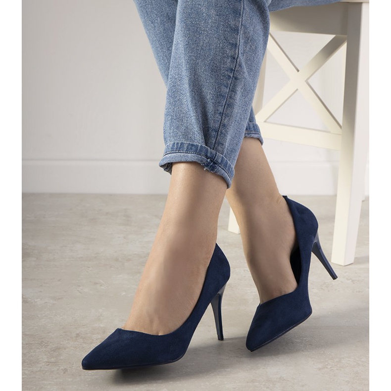 Marineblaue Pumps auf niedrigem Campbell-Absatz 1