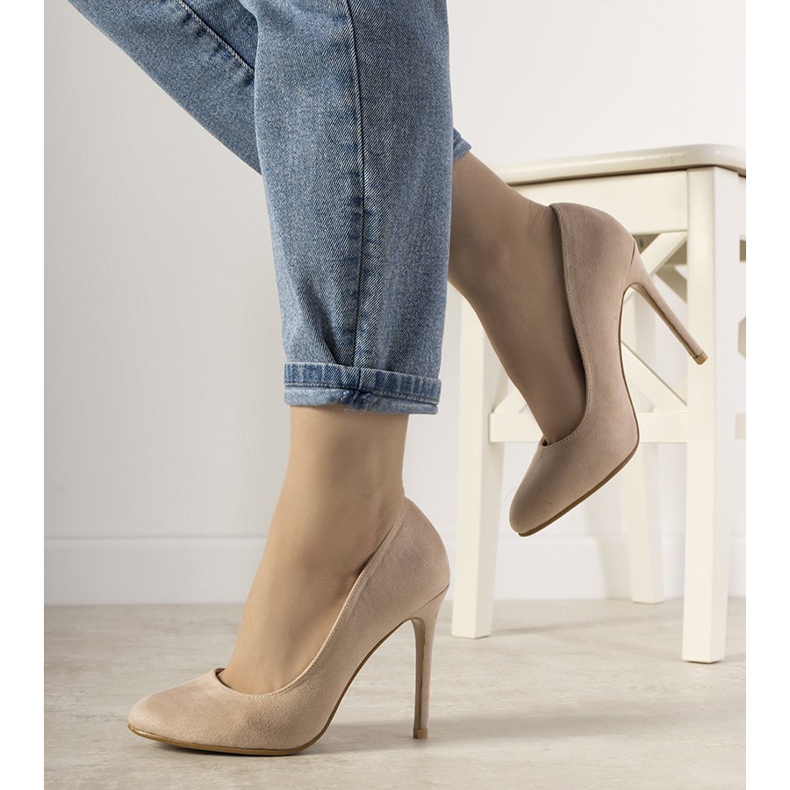 Beige Pumps auf einem Dermeno-Absatz 1
