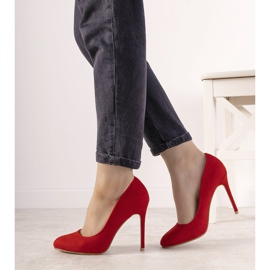 Rote Pumps auf einem Dermeno-Absatz 2