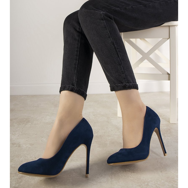 Marineblaue Pumps auf einem Dermeno-Absatz 1