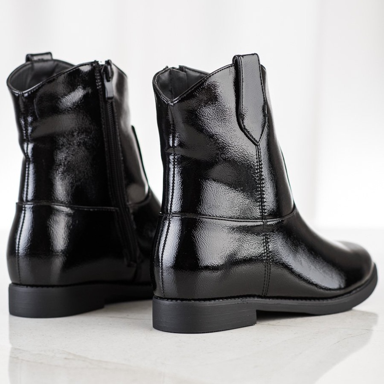 J. Star Schwarze Cowgirls auf einem Keil 1