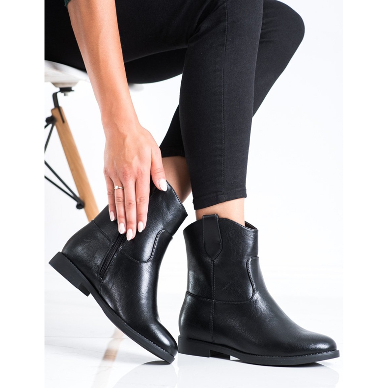 J. Star Schwarze Cowgirls auf einem Keil 2