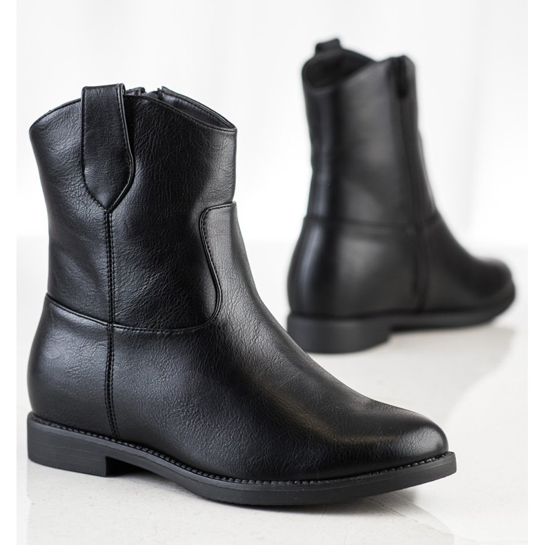 J. Star Schwarze Cowgirls auf einem Keil 1