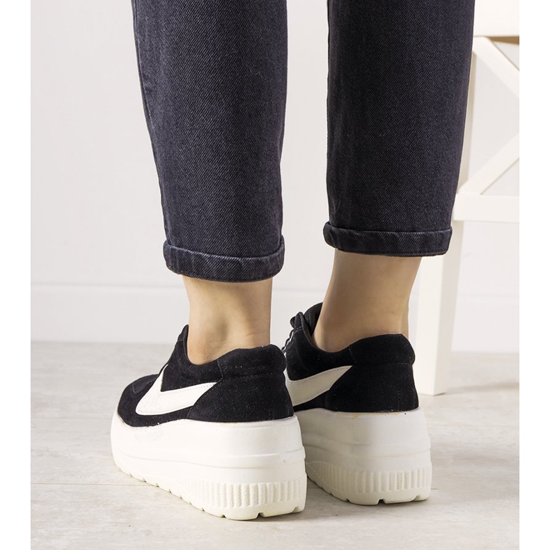 Schwarze Sport-Sneaker mit hoher Chillout-Sohle 1