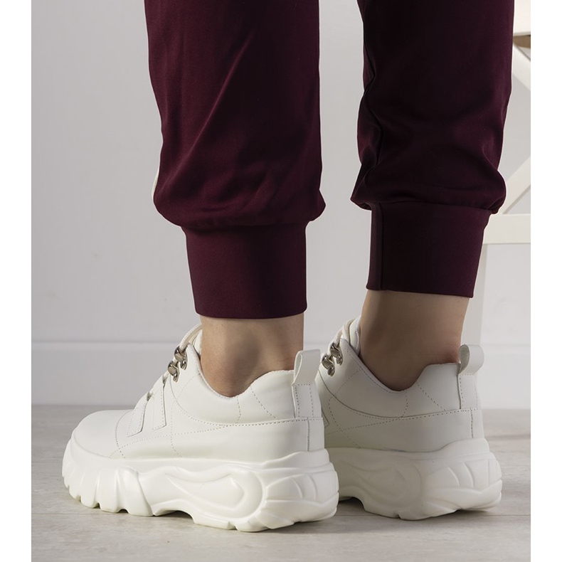 Weiße Sport-Sneaker mit hoher Luna-Sohle 1