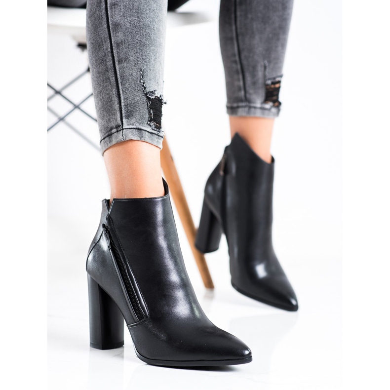 Filippo Stilvolle Stiefel in Spitz schwarz 1