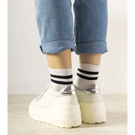 Weiße Sport-Sneaker mit hoher Untersohle 2